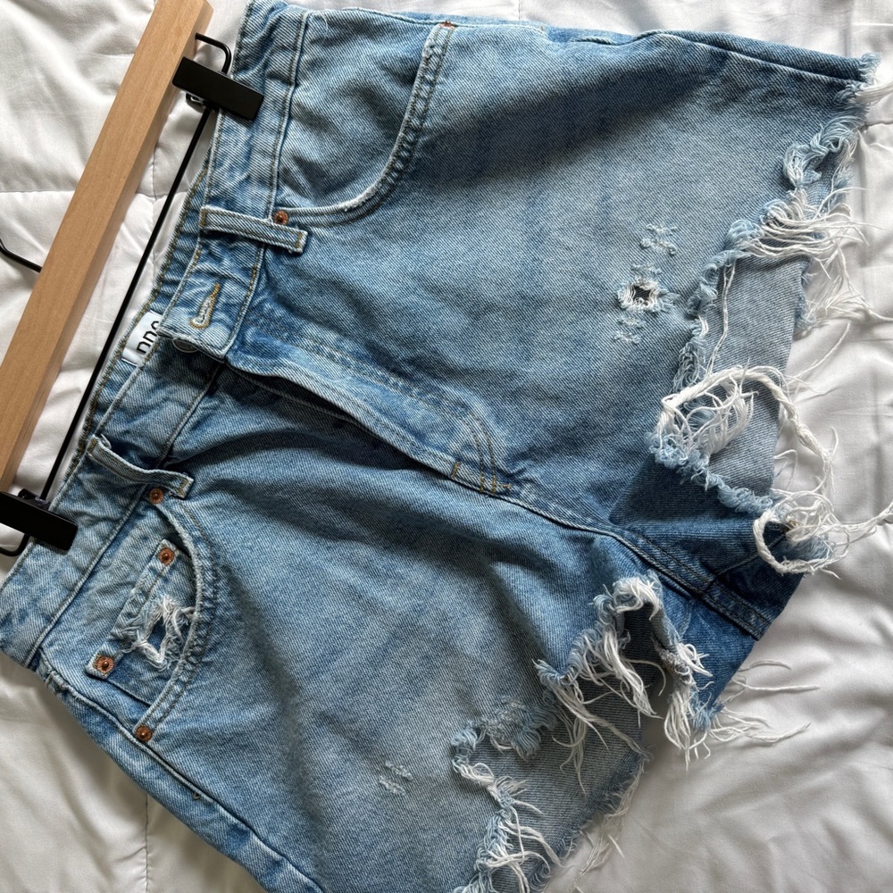 BDG Urban Outfitters Summer Cutoff Denim Shorts Size 31 or 12 - Picture 4 of 7